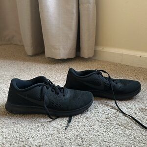 All black Nike Running